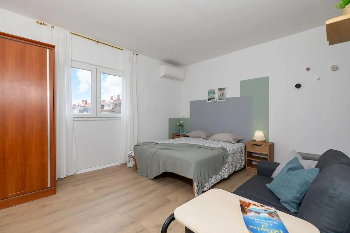 Studio Apartment Lea With Free Bikes Porec