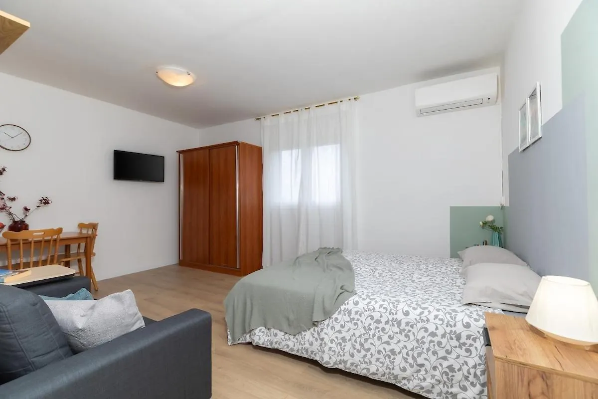 Studio Apartment Lea With Free Bikes Porec Croatia