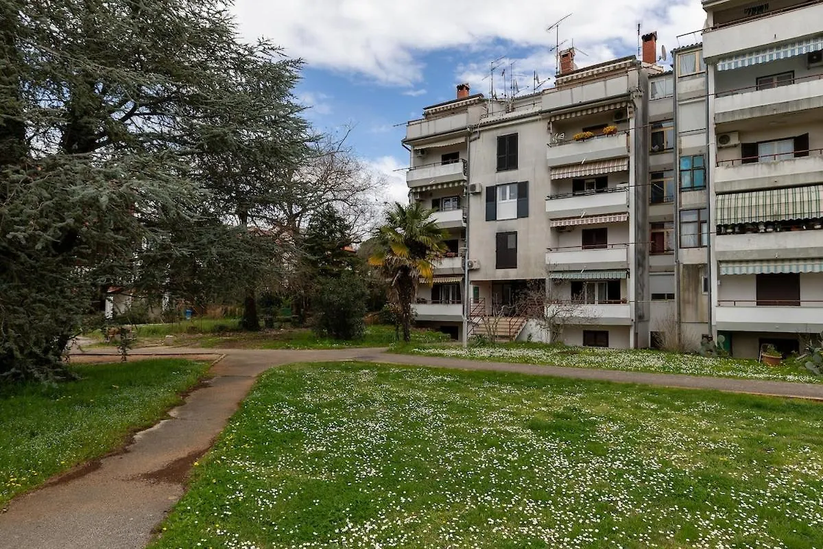 Studio Apartment Lea With Free Bikes Porec