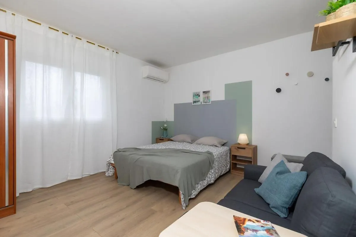 Studio Apartment Lea With Free Bikes Porec Croatia